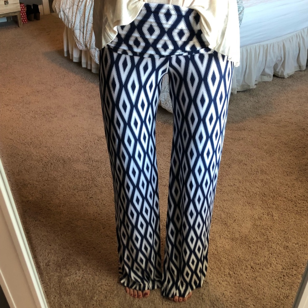 Navy & White Diamond Pattern Flowy Pants